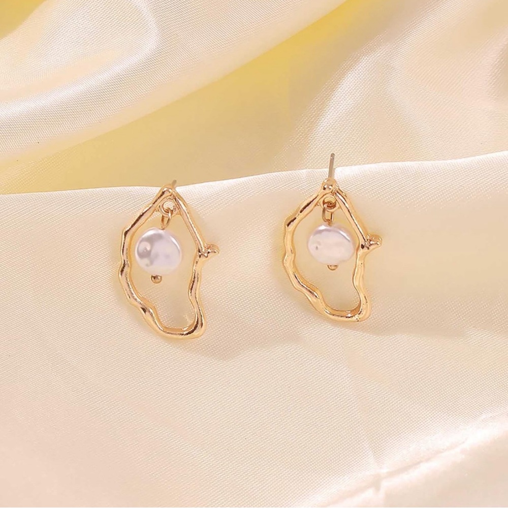 NWT Zeshimb Gold Fashion Jewelry Earrings, Costume Jewelry